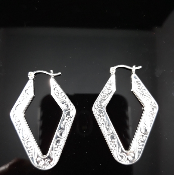 Bali Style Sterling Silver Oval Hoop Earrings - Picture 2 of 4